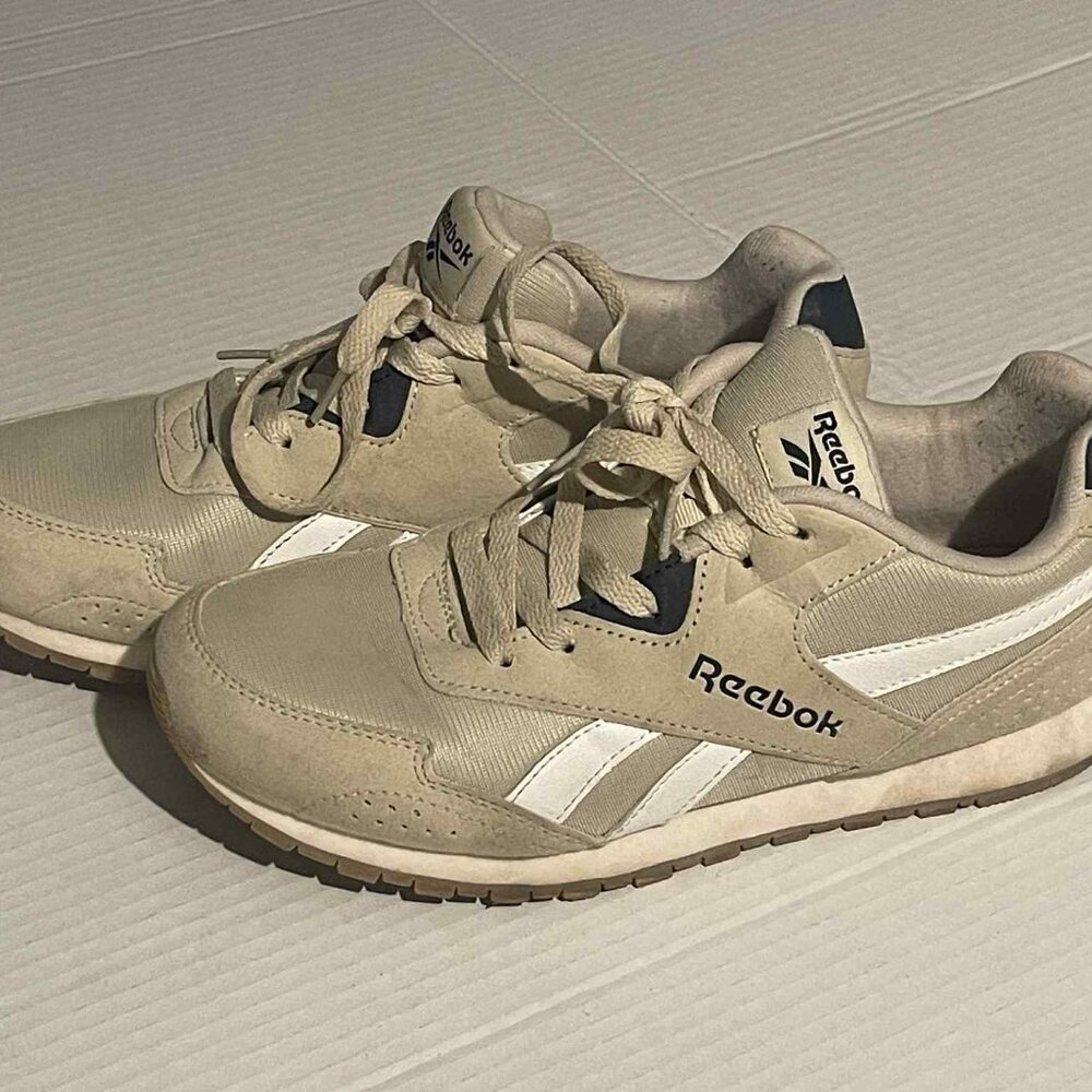 REEBOK TAN/WHITE/BLUE LINING YOUTH SIZE 6 (FITS A WOMEN SIZE 7.5)